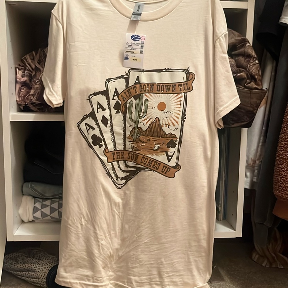 GRAPHIC TEE!